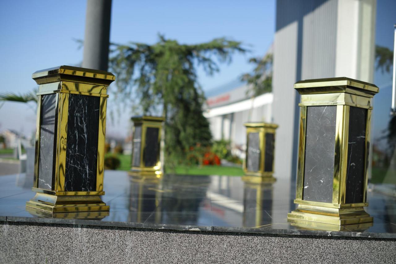 Meliss Events Hotel Craiova Exterior foto